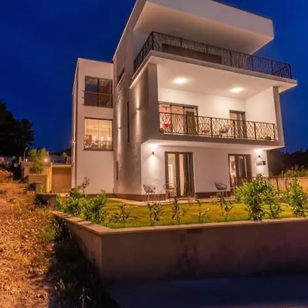 Dolce Korcula * Лумбарда